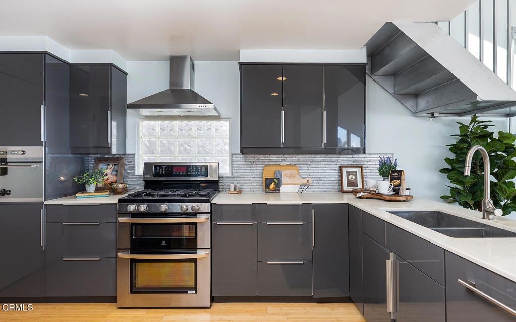 6936 Pacific View Drive