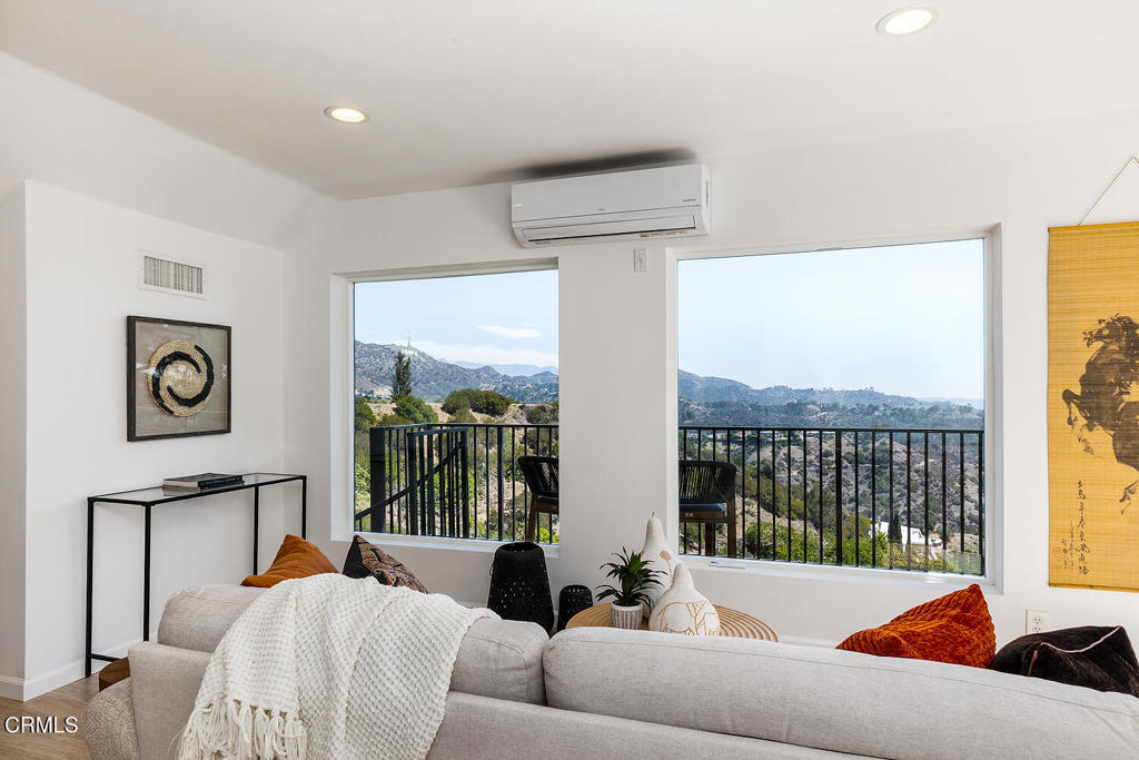 6936 Pacific View Drive