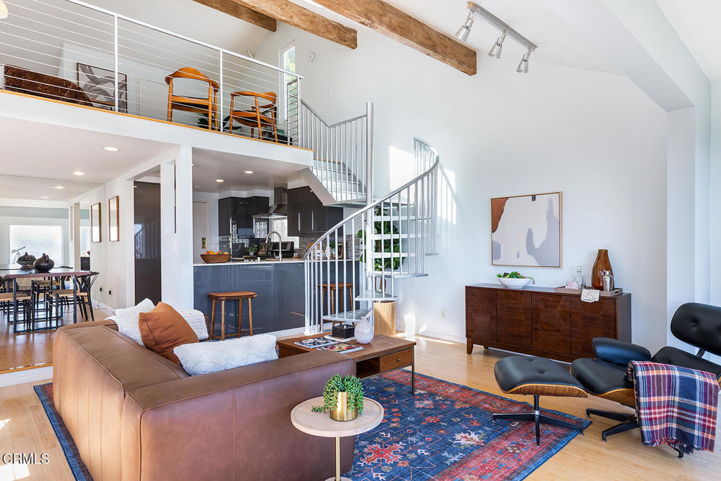 6936 Pacific View Drive