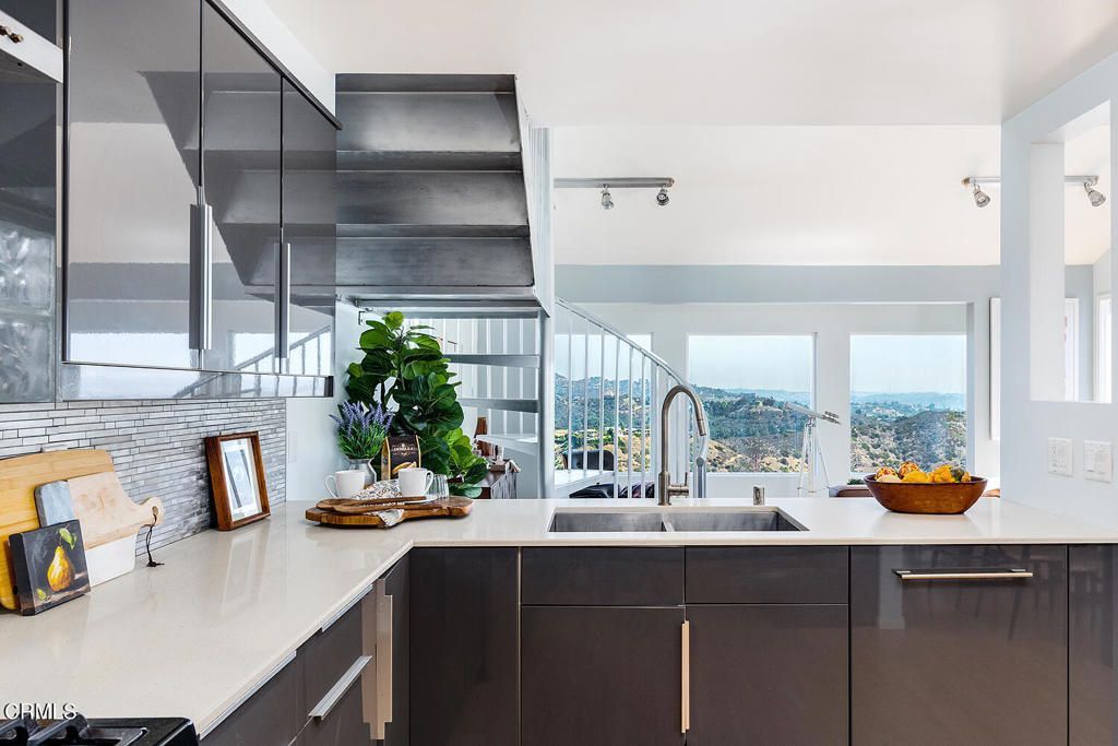 6936 Pacific View Drive