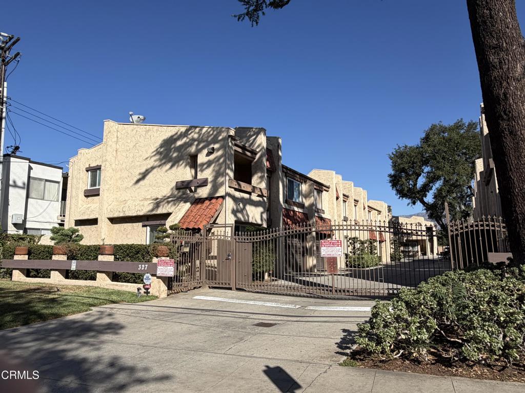 327 E Live Oak Street 4