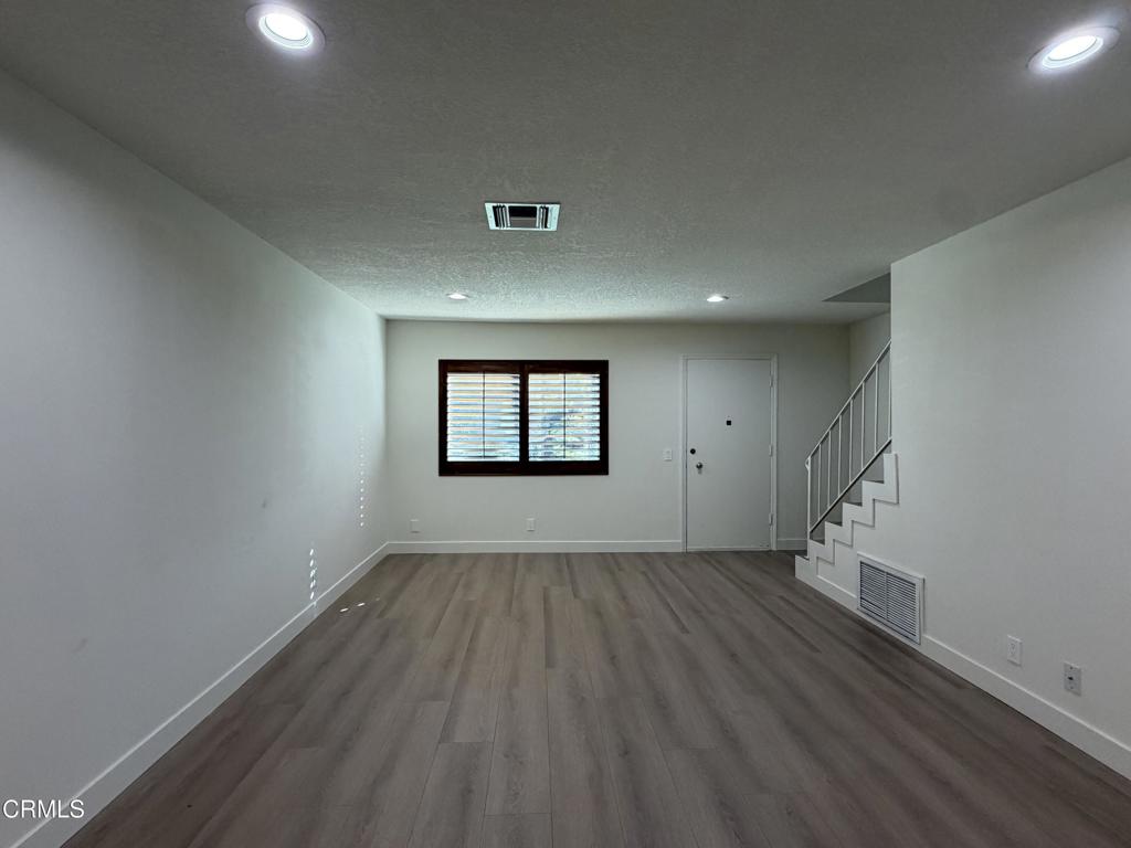 327 E Live Oak Street 4