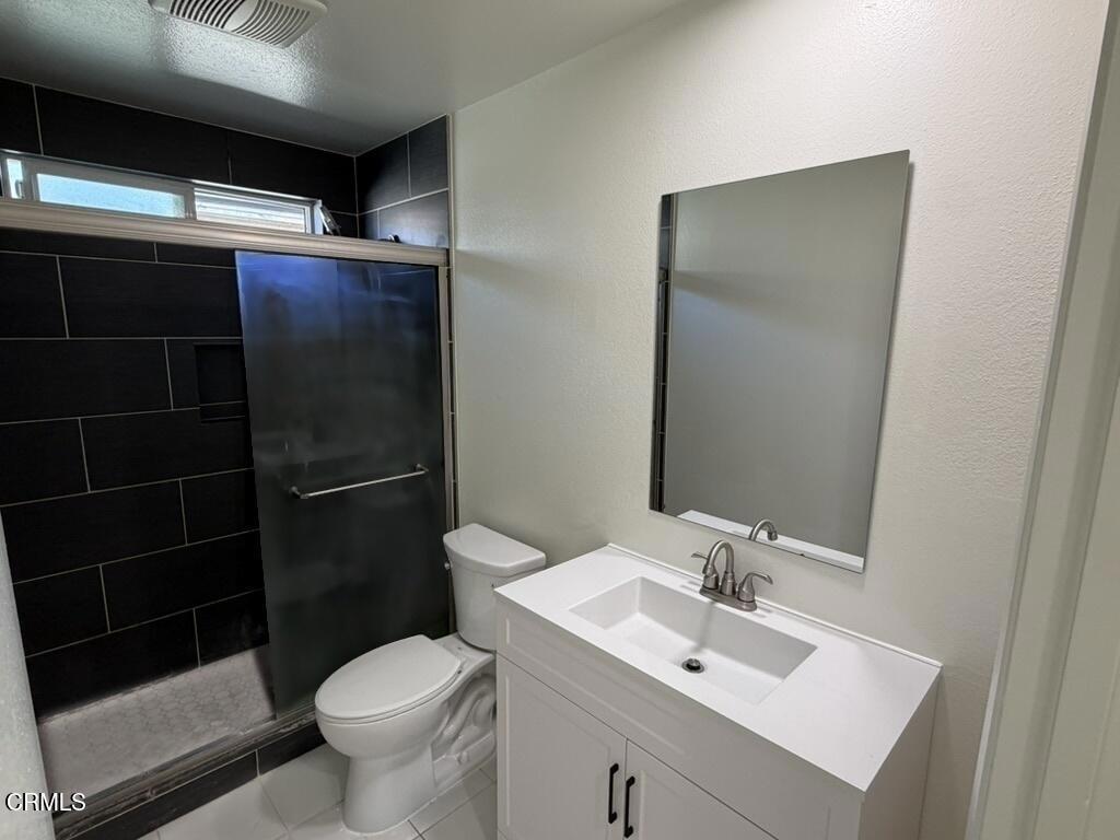 327 E Live Oak Street 4