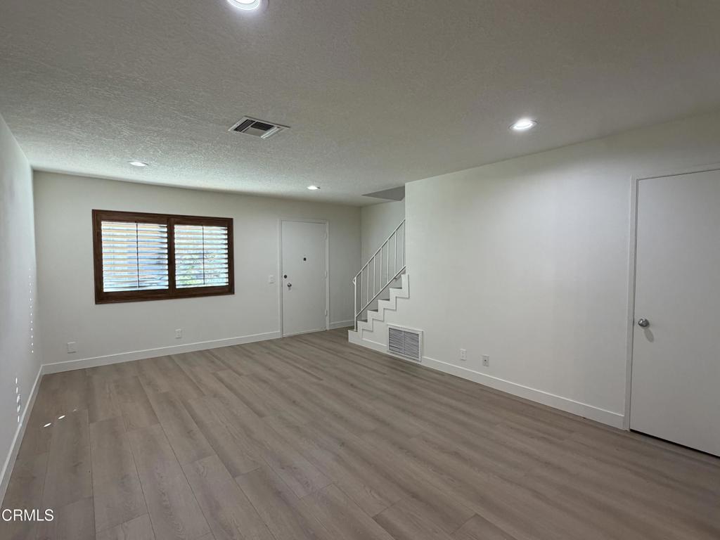 327 E Live Oak Street 4