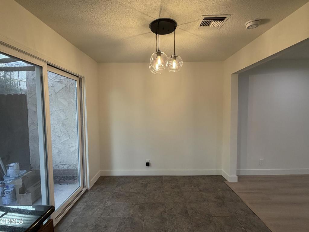 327 E Live Oak Street 4