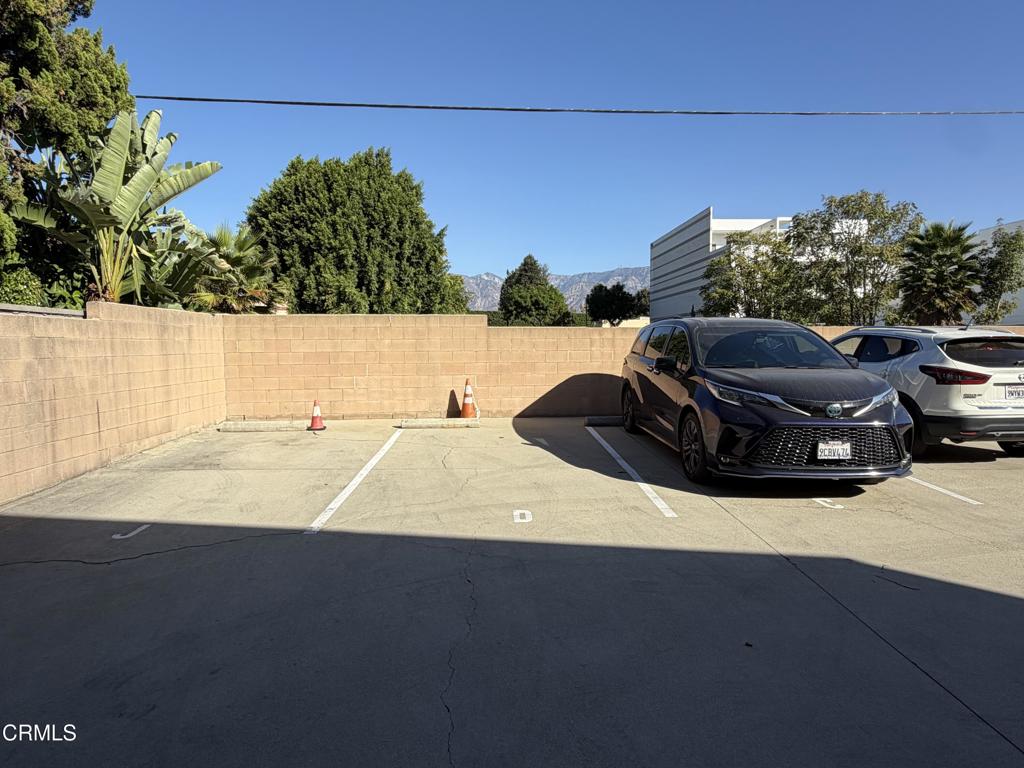 327 E Live Oak Street 4