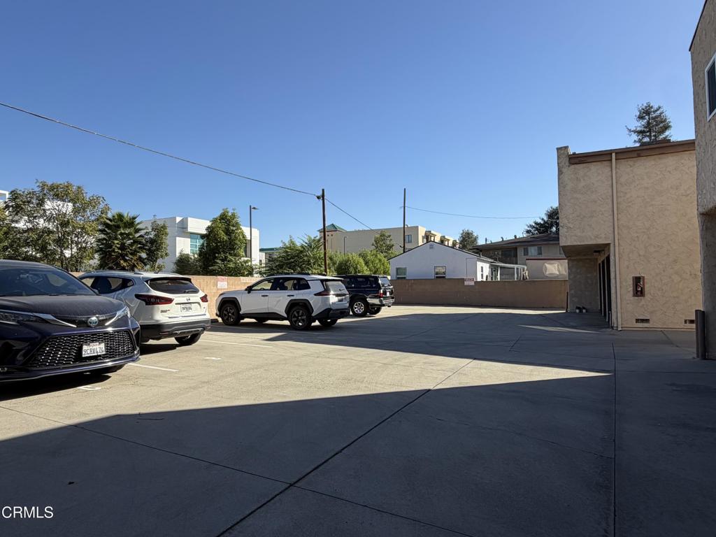 327 E Live Oak Street 4