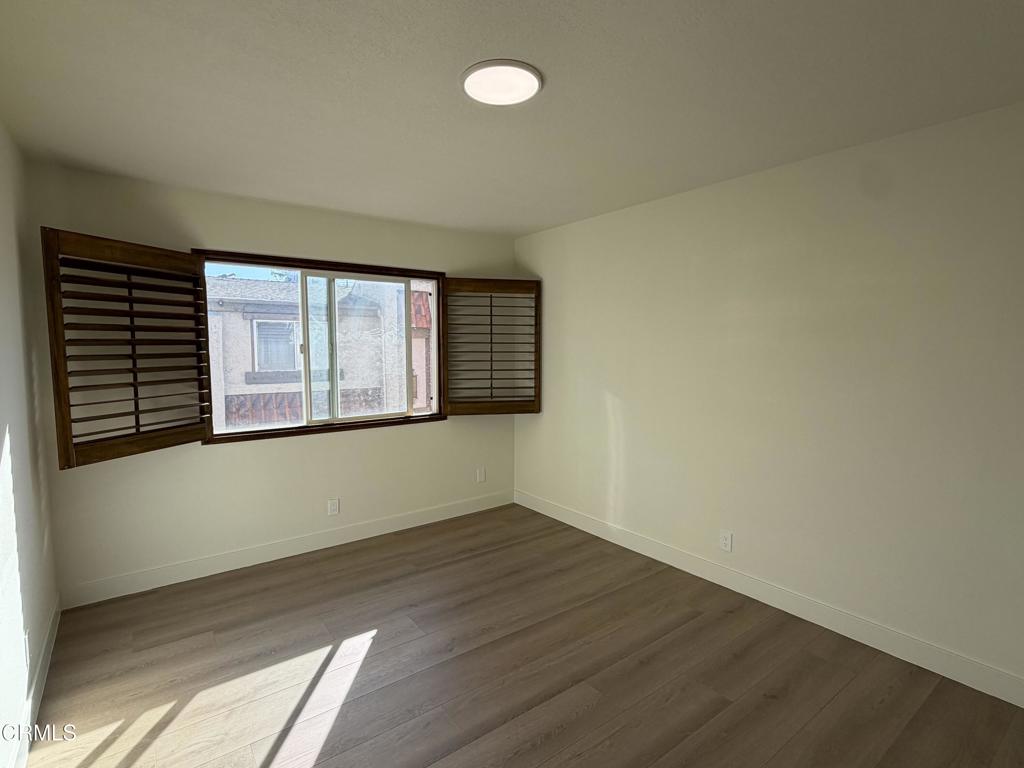 327 E Live Oak Street 4