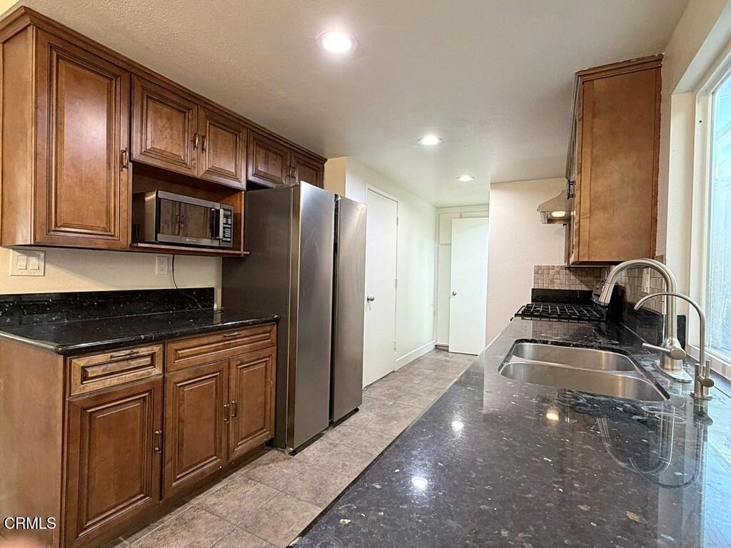 327 E Live Oak Street 4