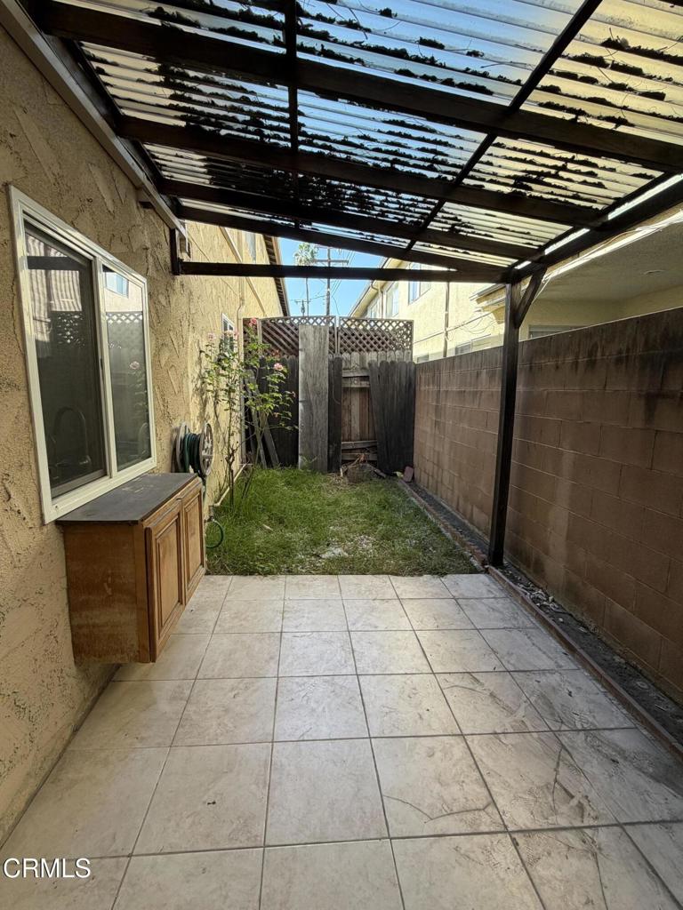 327 E Live Oak Street 4
