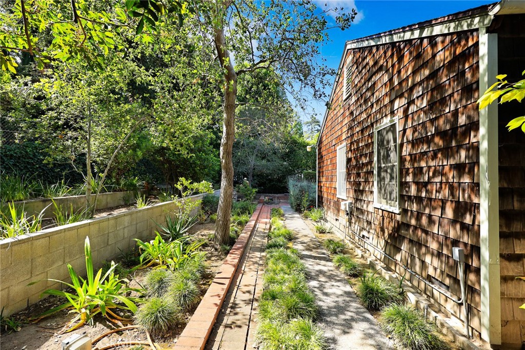 85 S San Rafael Avenue