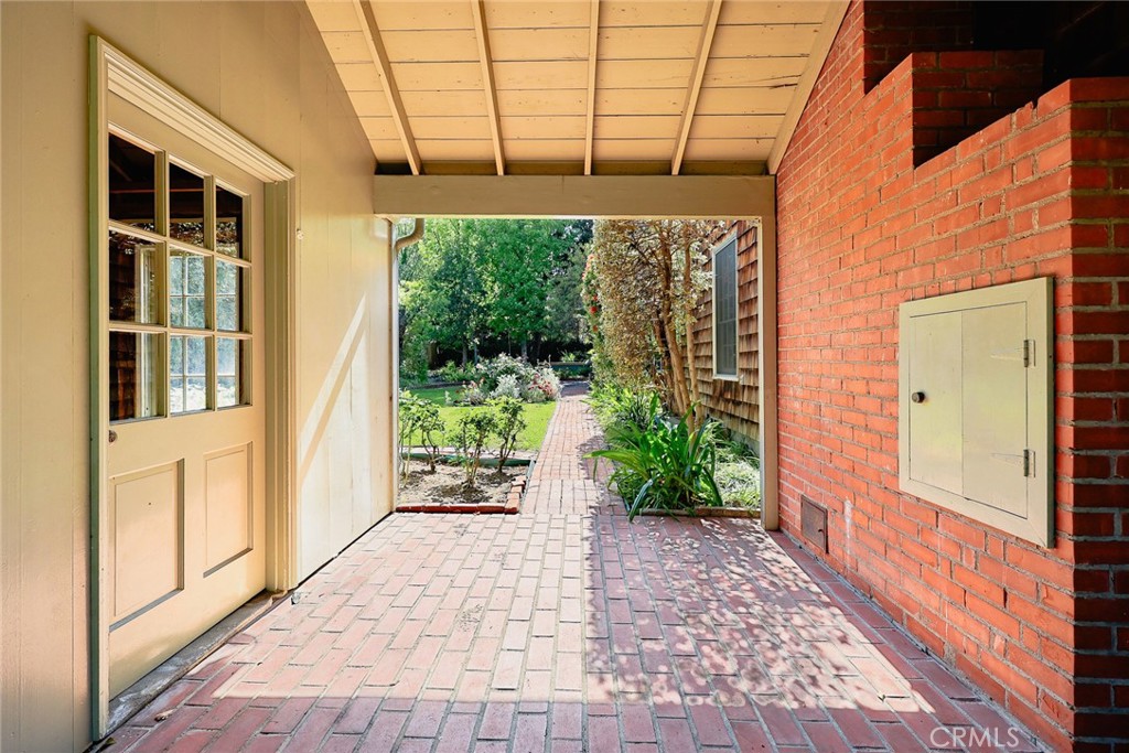 85 S San Rafael Avenue