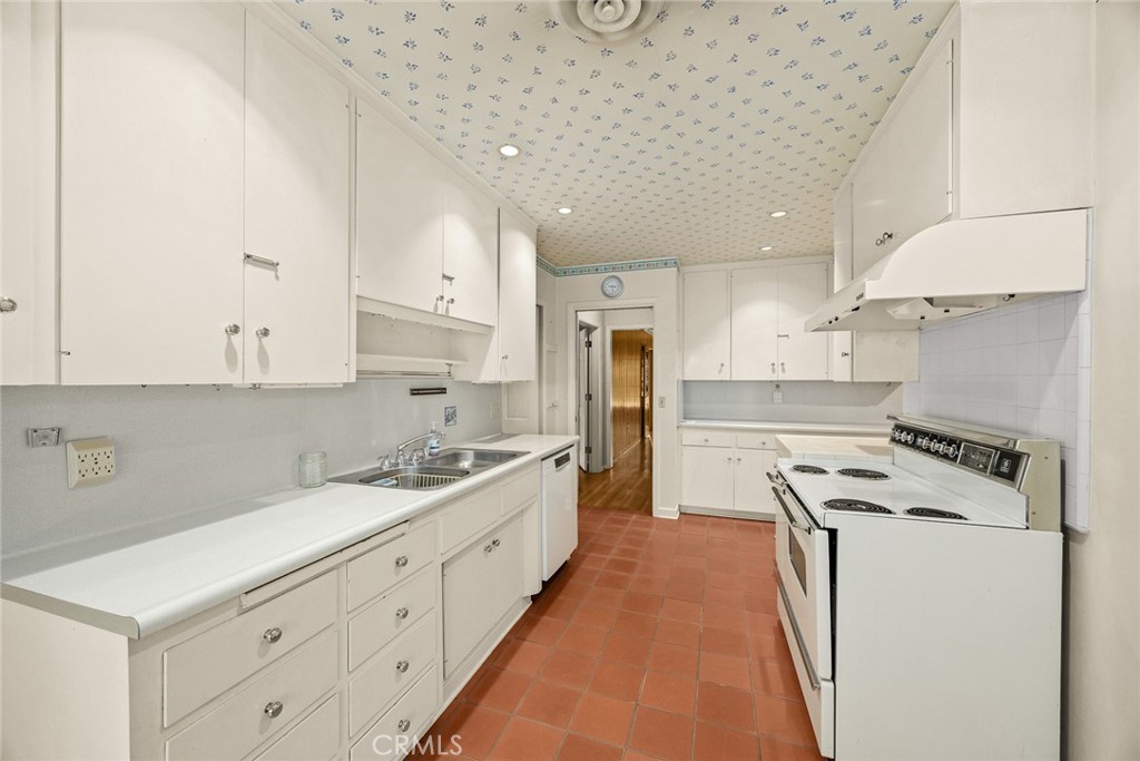 85 S San Rafael Avenue