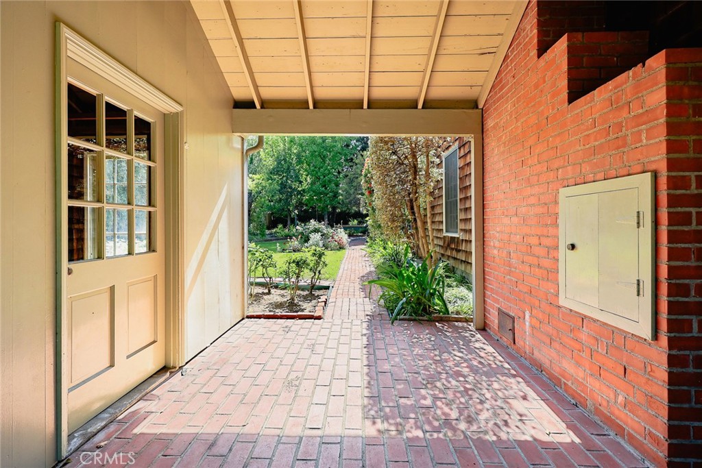 85 S San Rafael Avenue