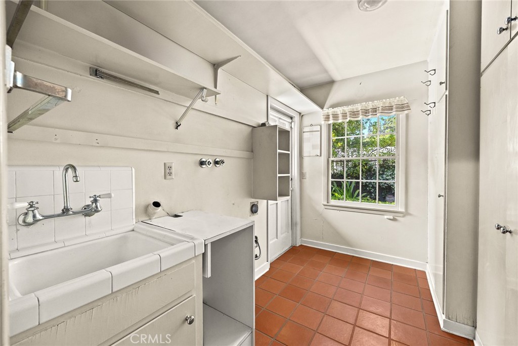 85 S San Rafael Avenue