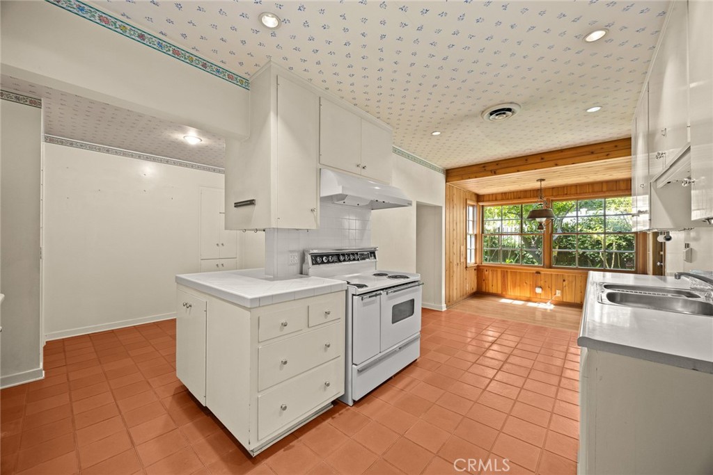 85 S San Rafael Avenue