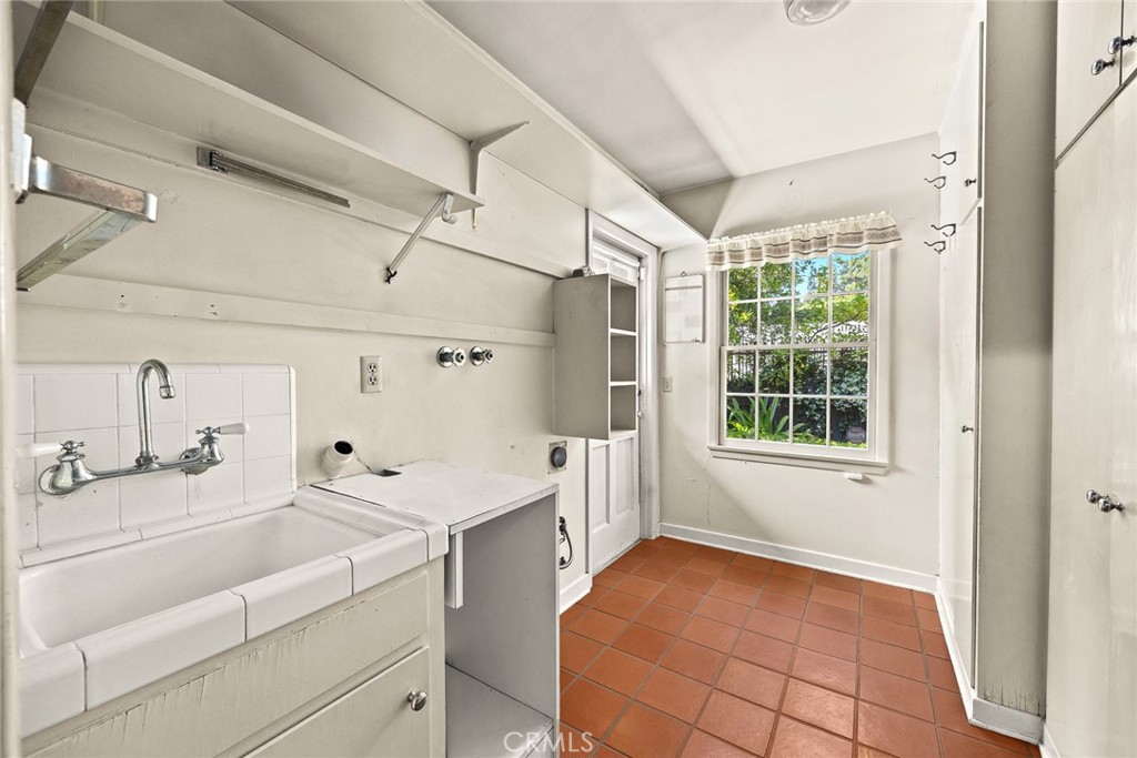 85 S San Rafael Avenue