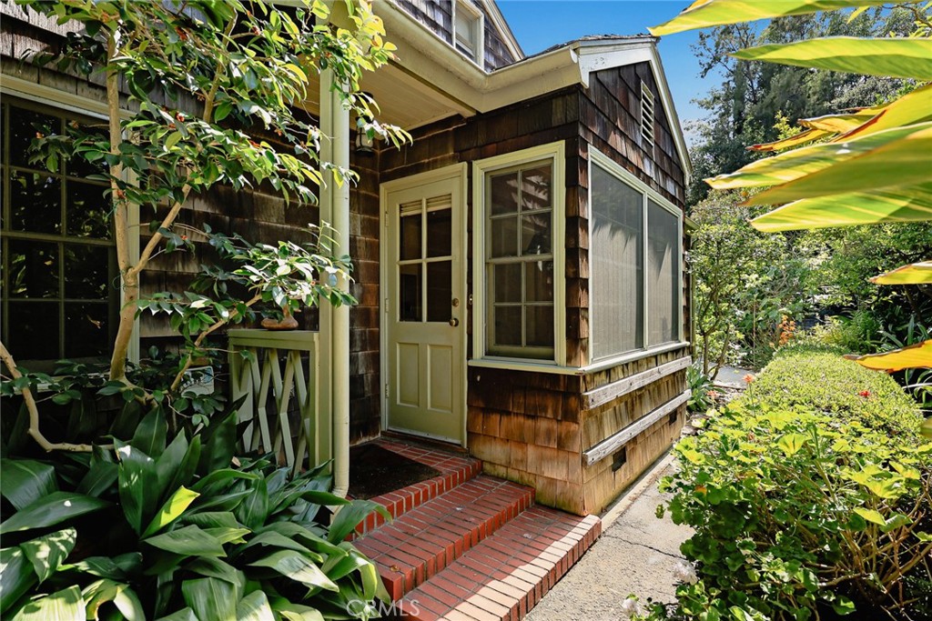 85 S San Rafael Avenue