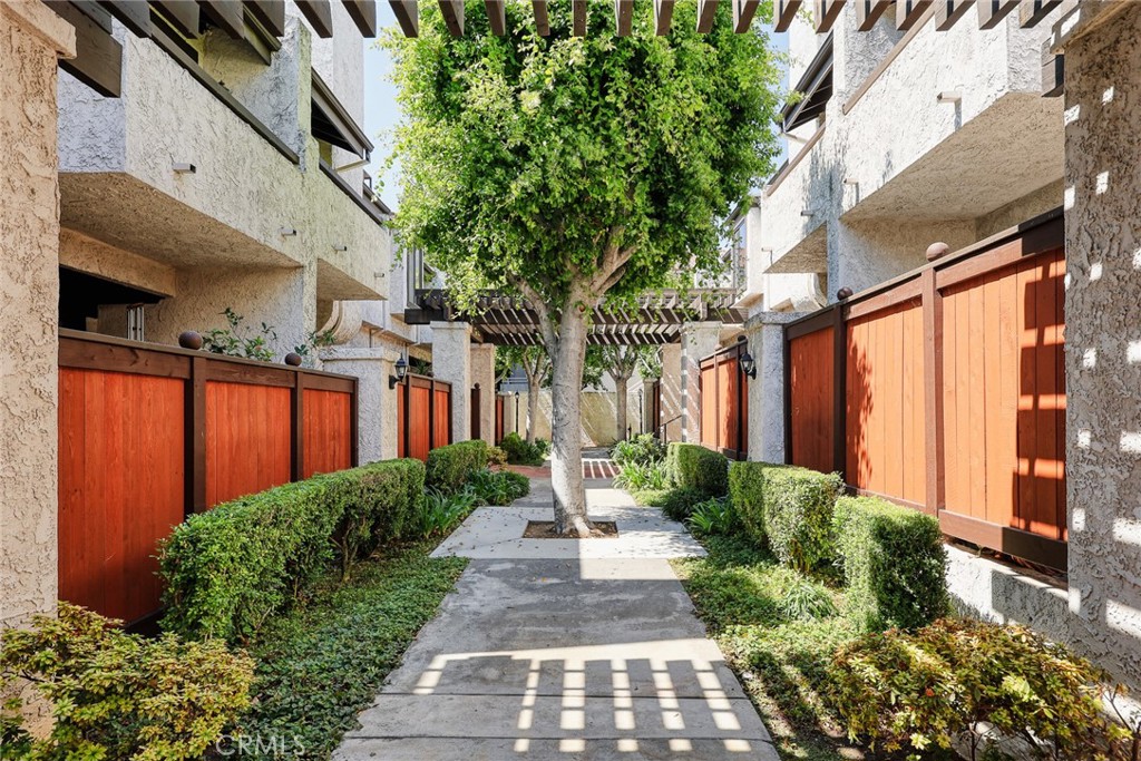 458 W Huntington Drive B