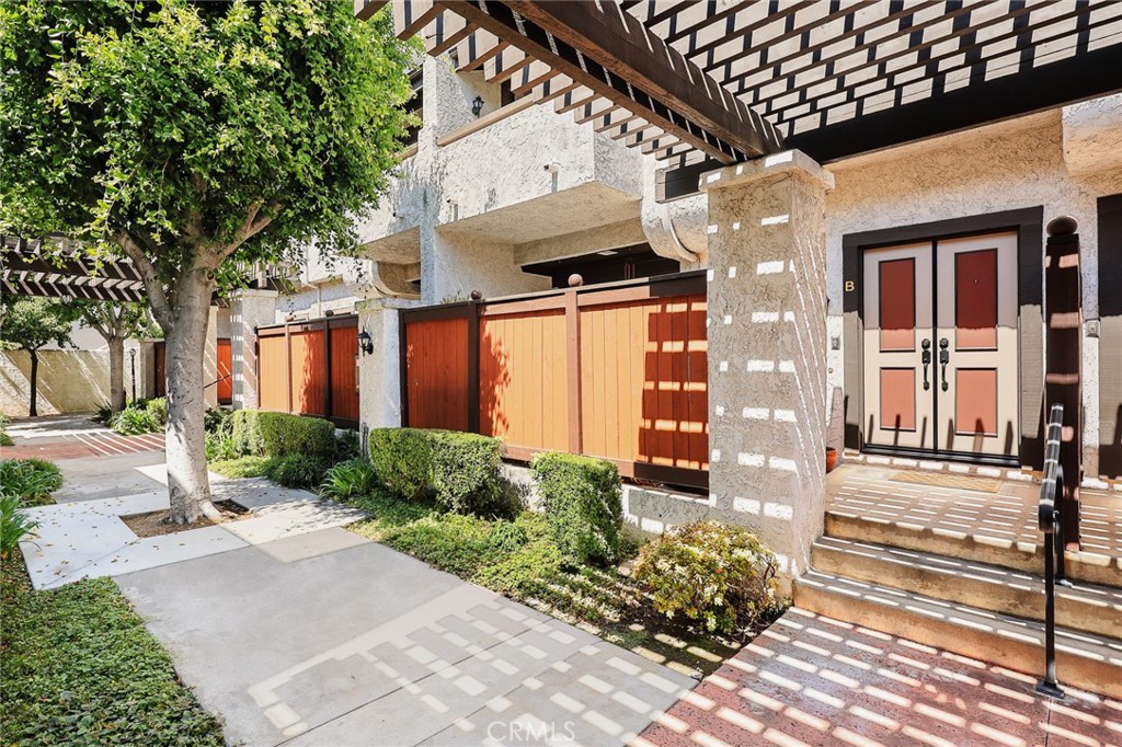 458 W Huntington Drive B