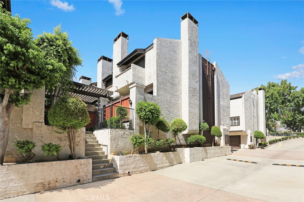 458 W Huntington Drive B