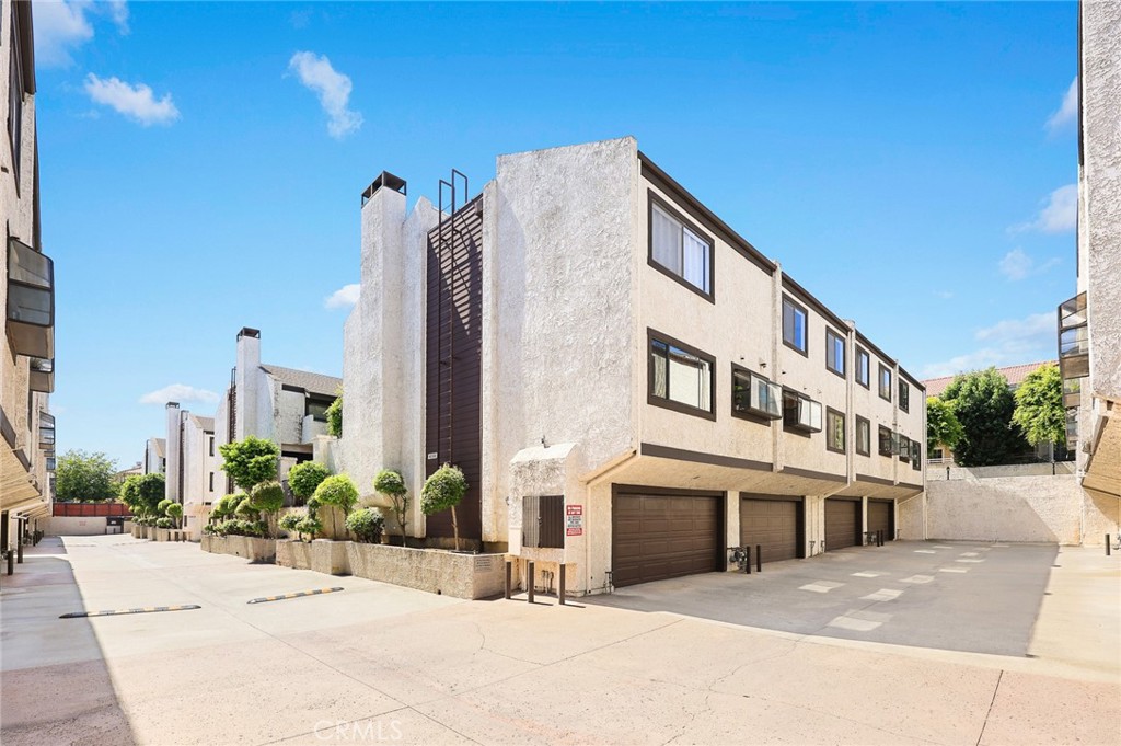 458 W Huntington Drive B