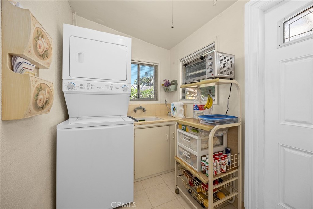 6114 N Burton Avenue N