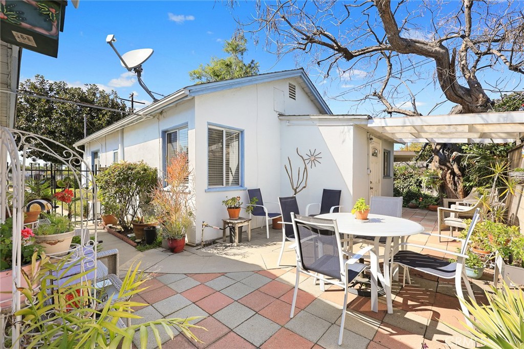 6114 N Burton Avenue N