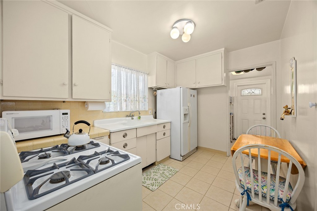 6114 N Burton Avenue N