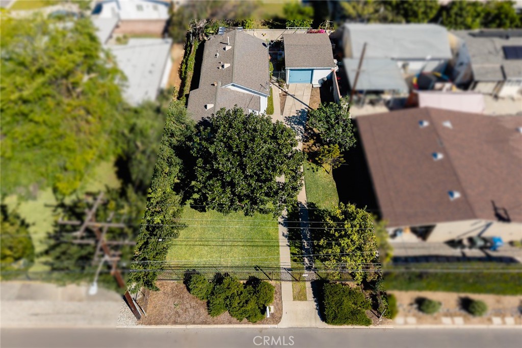 6114 N Burton Avenue N