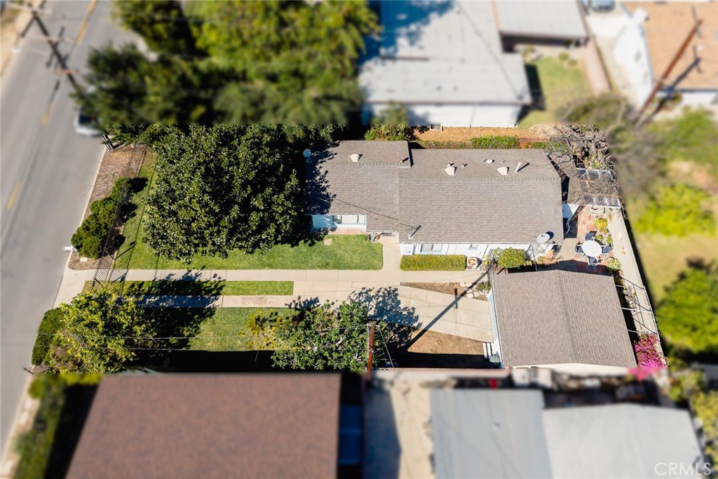 6114 N Burton Avenue N