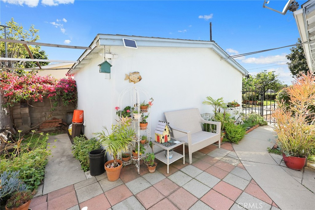 6114 N Burton Avenue N