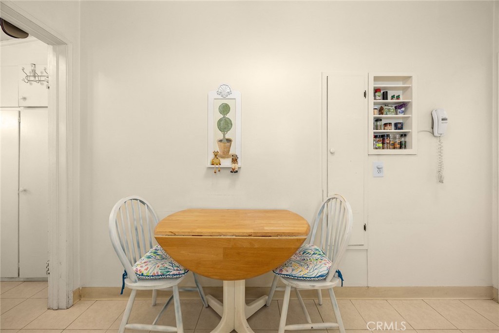 6114 N Burton Avenue N