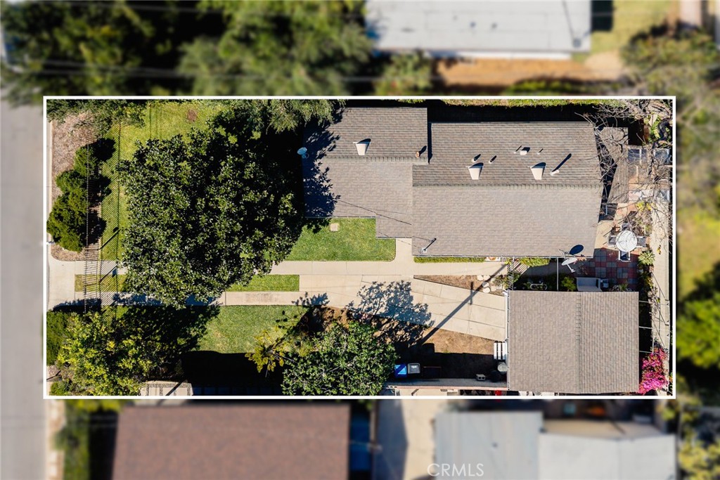 6114 N Burton Avenue N