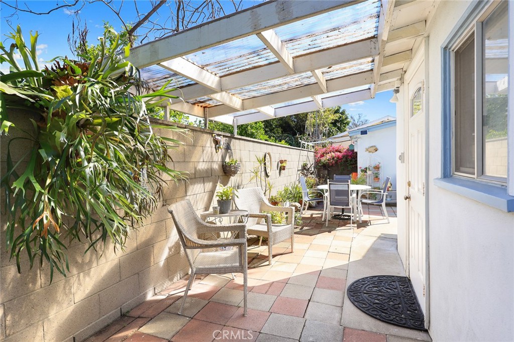 6114 N Burton Avenue N