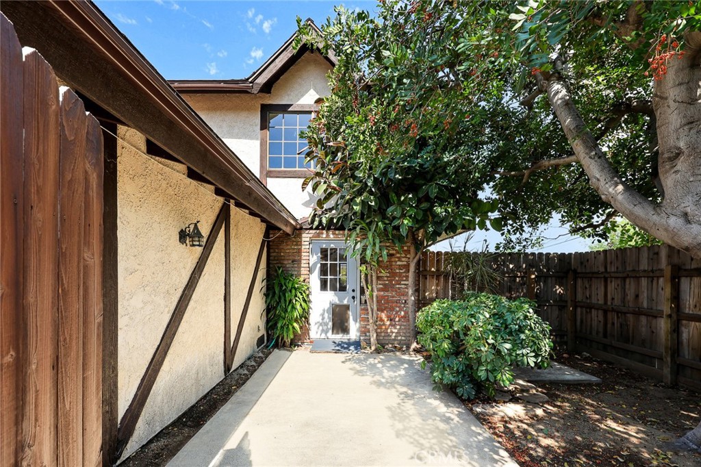 81 W Montecito Avenue