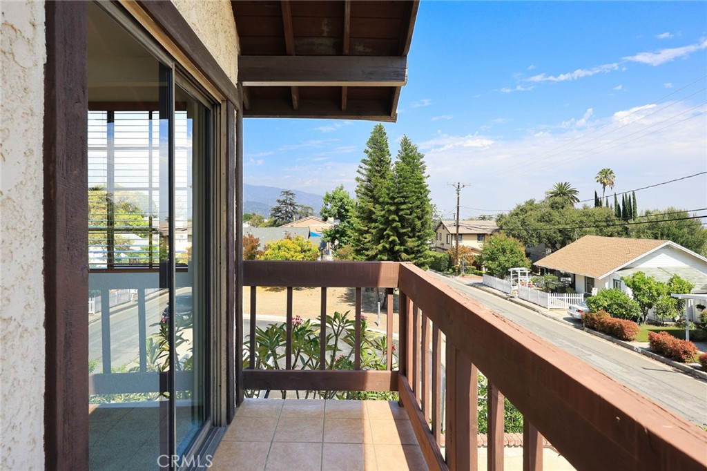 81 W Montecito Avenue