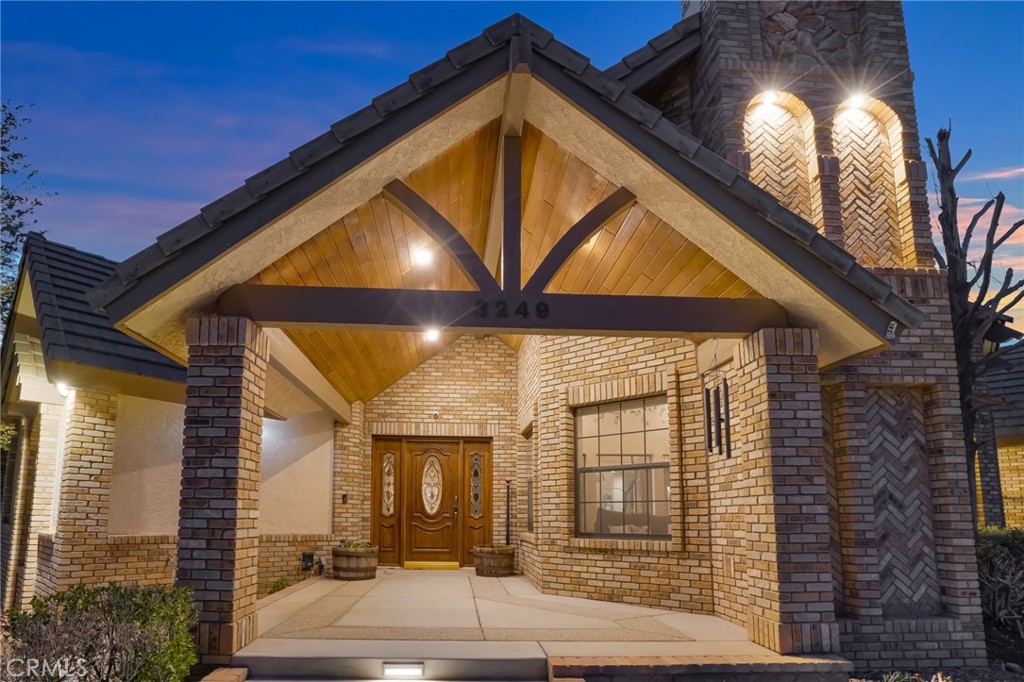3249 Camino Hermanos
