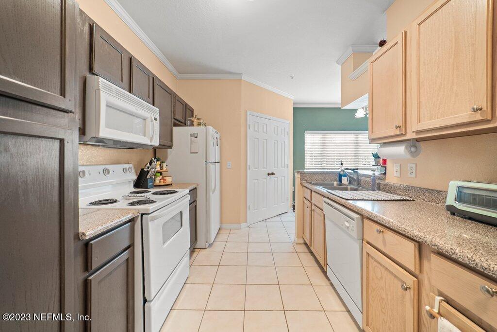 7800 POINT MEADOWS DR Unit: 1228