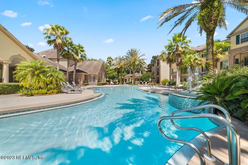 7800 POINT MEADOWS DR Unit: 1228