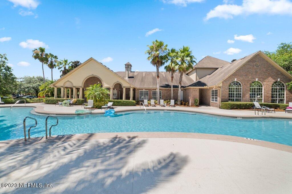 7800 POINT MEADOWS DR Unit: 1228