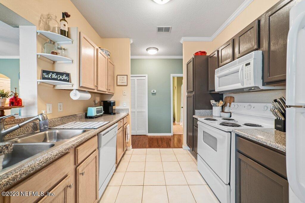 7800 POINT MEADOWS DR Unit: 1228
