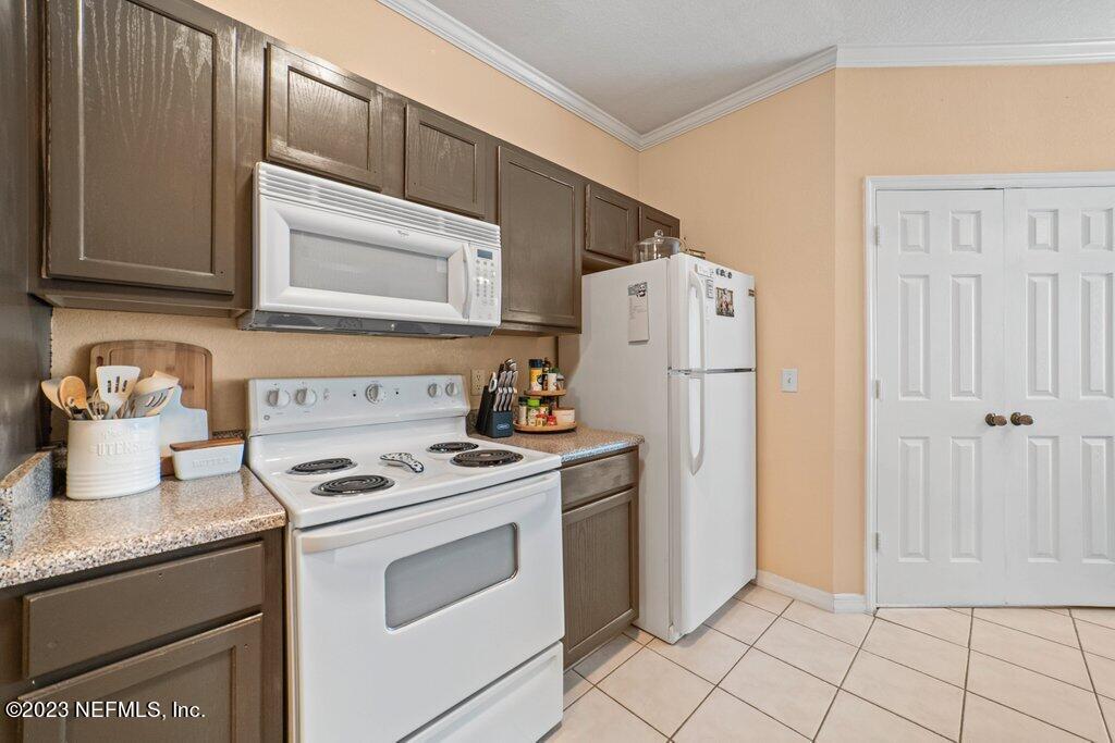 7800 POINT MEADOWS DR Unit: 1228