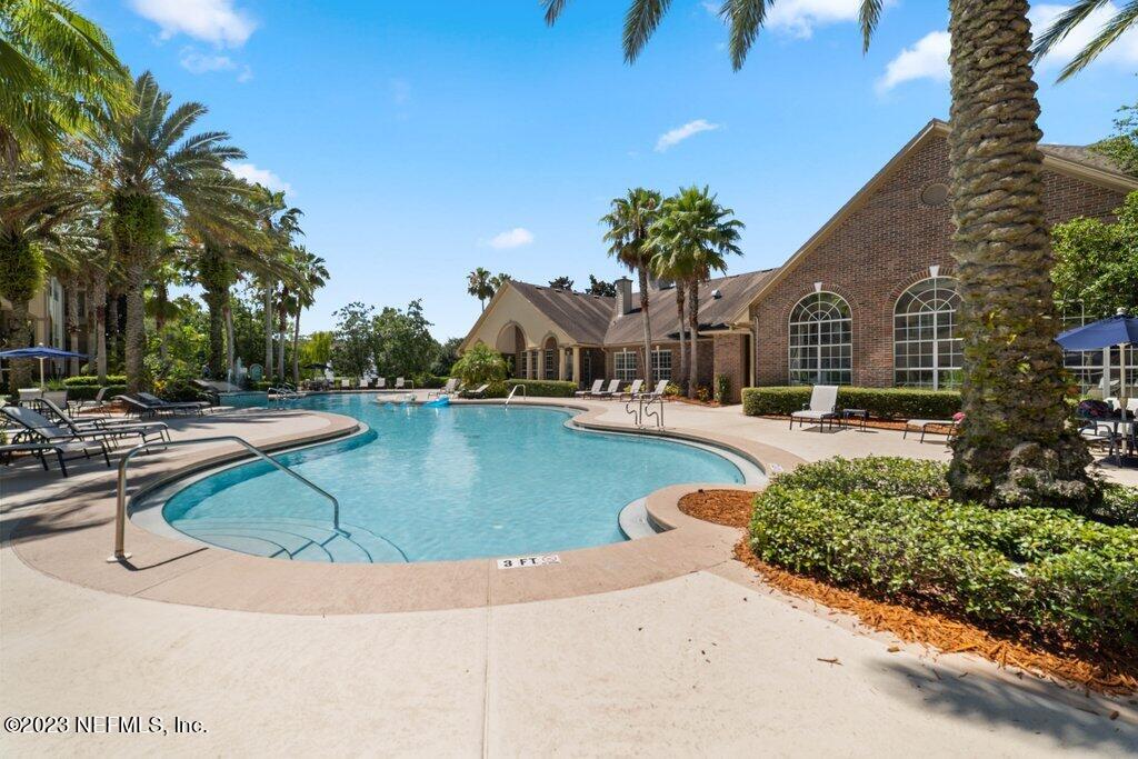 7800 POINT MEADOWS DR Unit: 1228