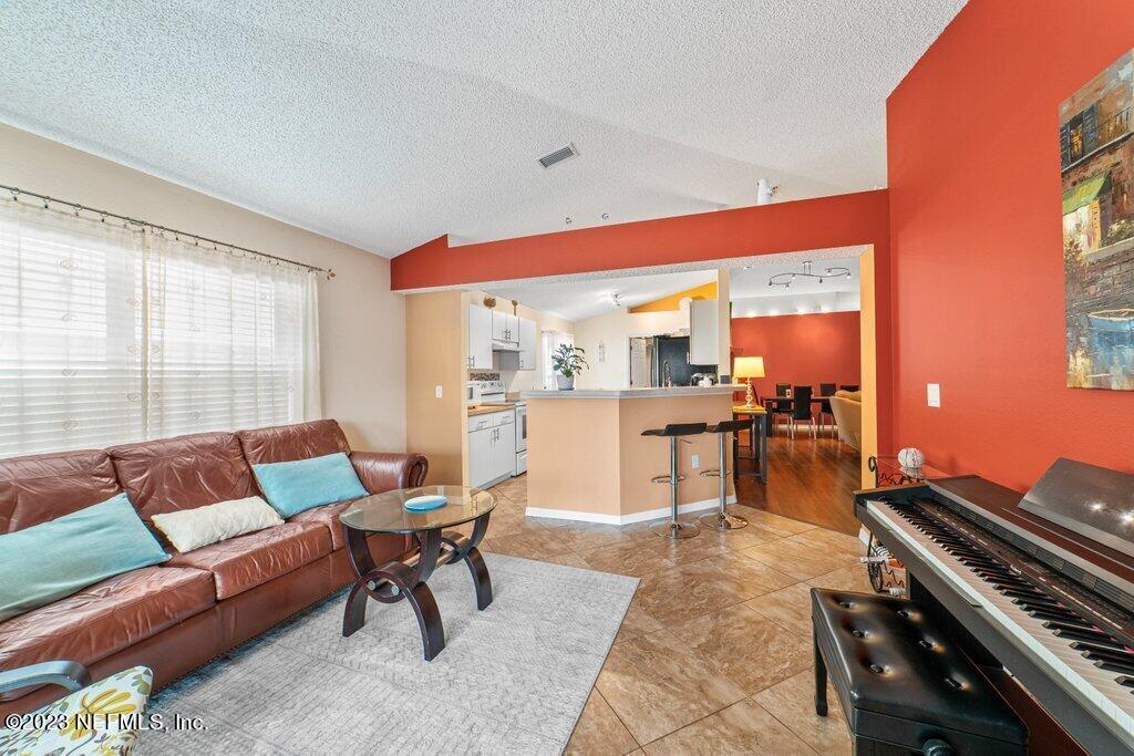 9128 HAMPTON COVE CT S