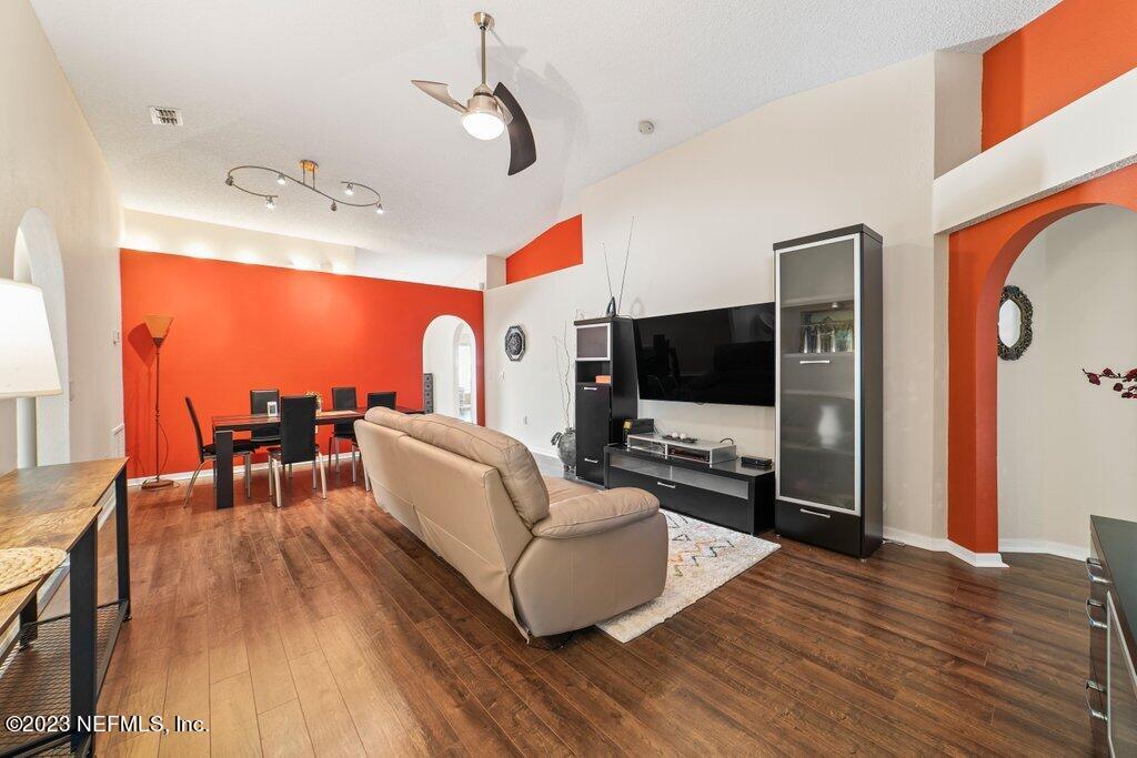 9128 HAMPTON COVE CT S