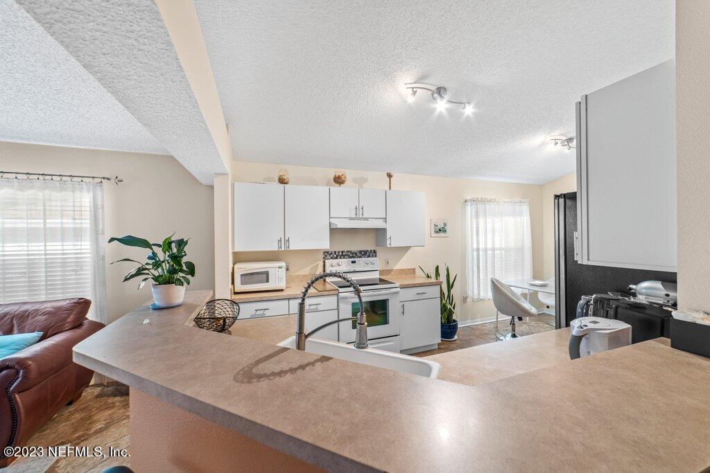 9128 HAMPTON COVE CT S