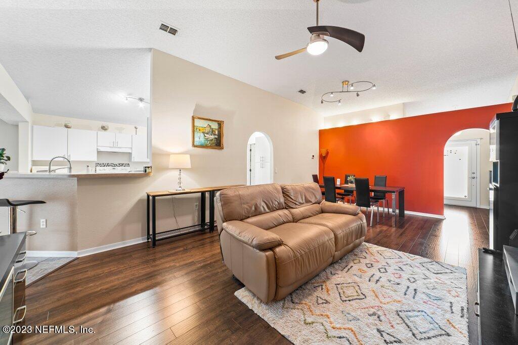 9128 HAMPTON COVE CT S