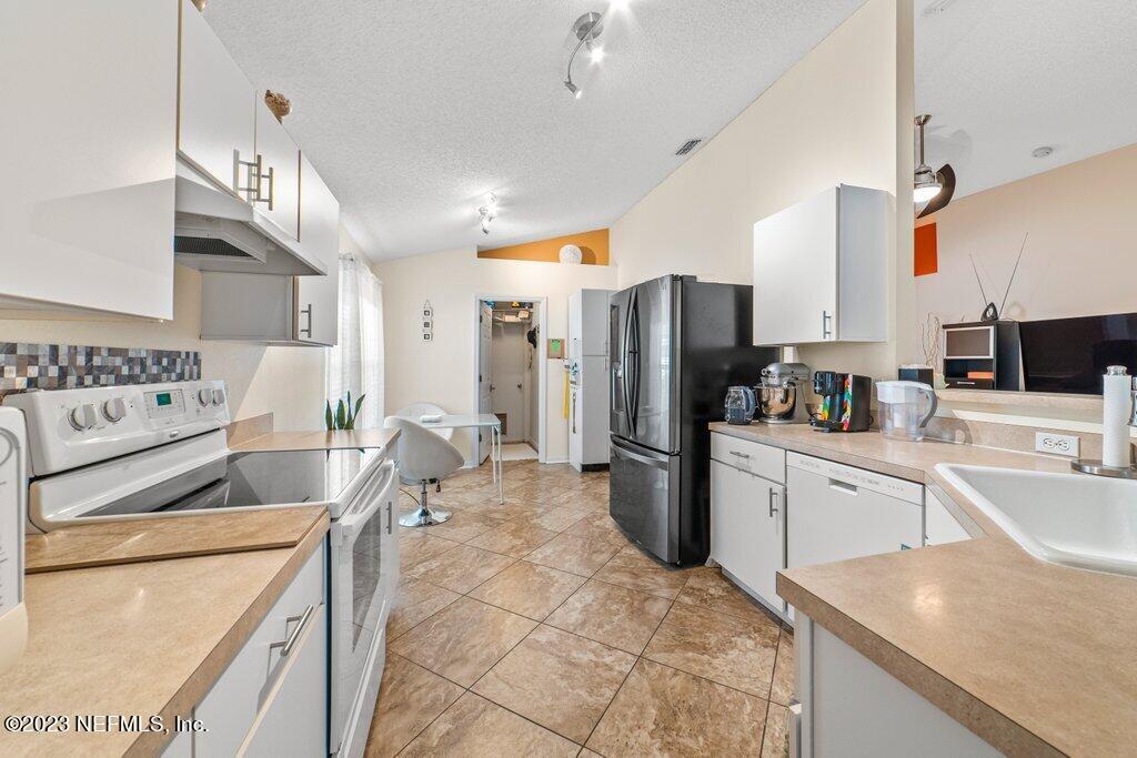 9128 HAMPTON COVE CT S