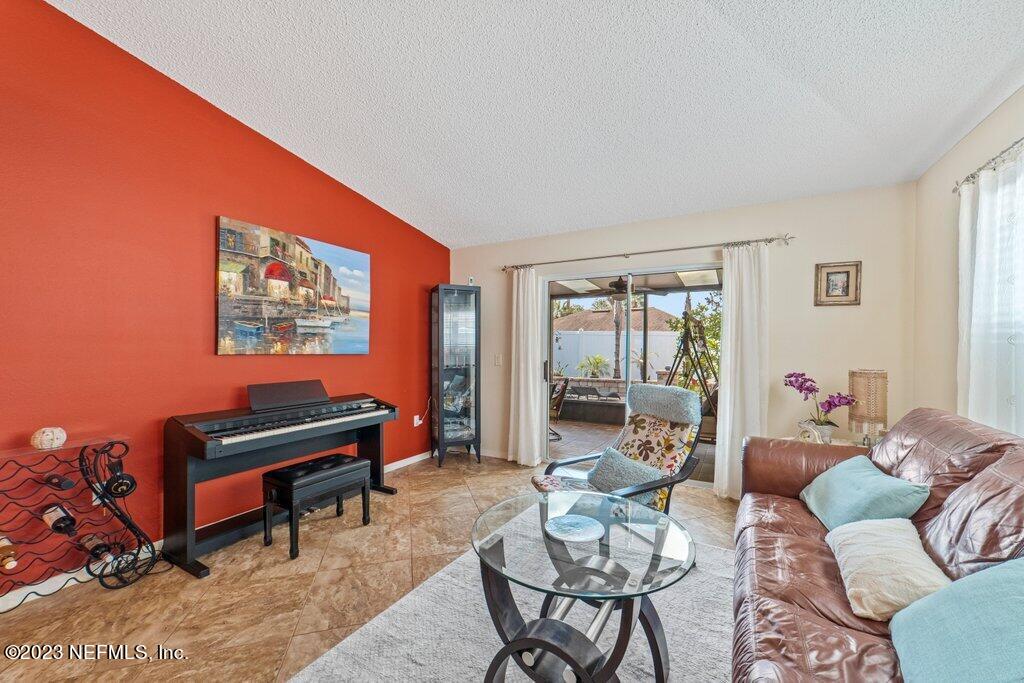 9128 HAMPTON COVE CT S